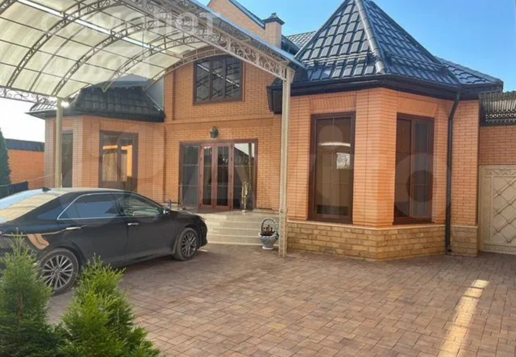Дом 210 м² на участке 7,5 сот.-998573-303